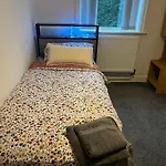 Cosy Two Bedroom House In Bradford