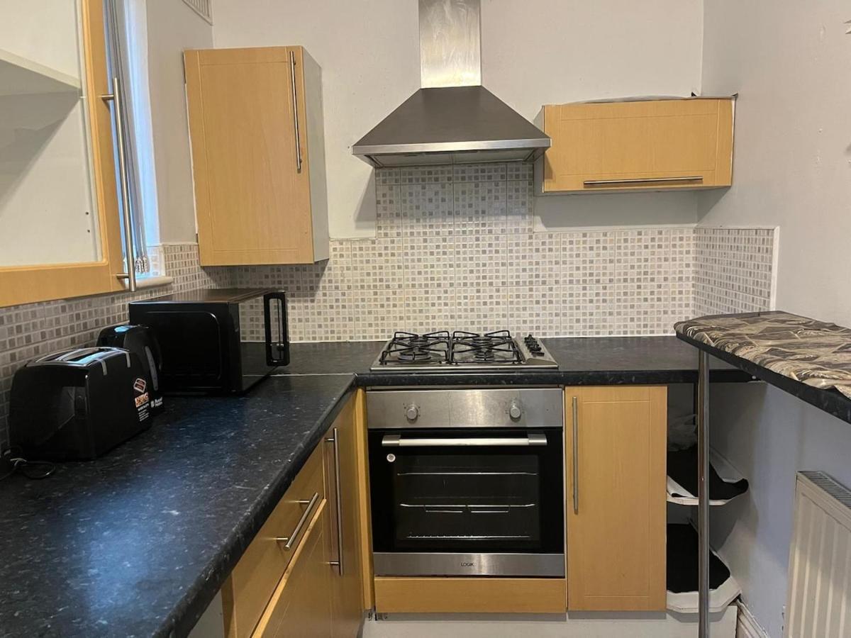 Cosy Two Bedroom House In Bradford *