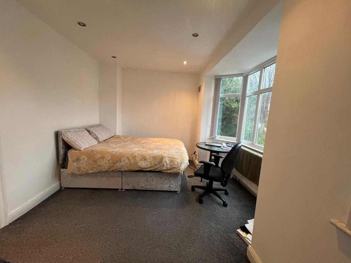 Cosy Two Bedroom House In Bradford *