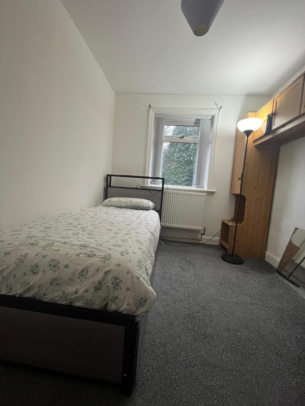Holiday home Cosy Two Bedroom House In Bradford *