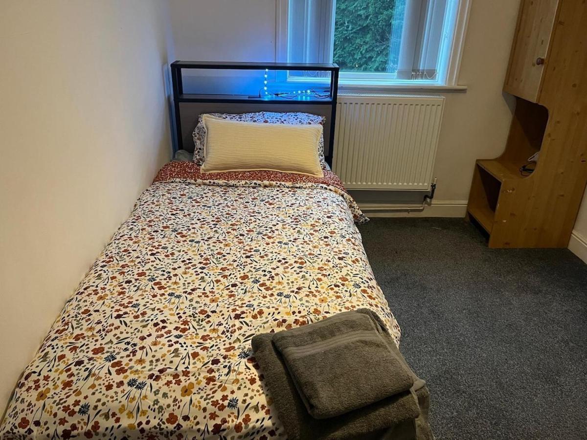 Cosy Two Bedroom House In Bradford *