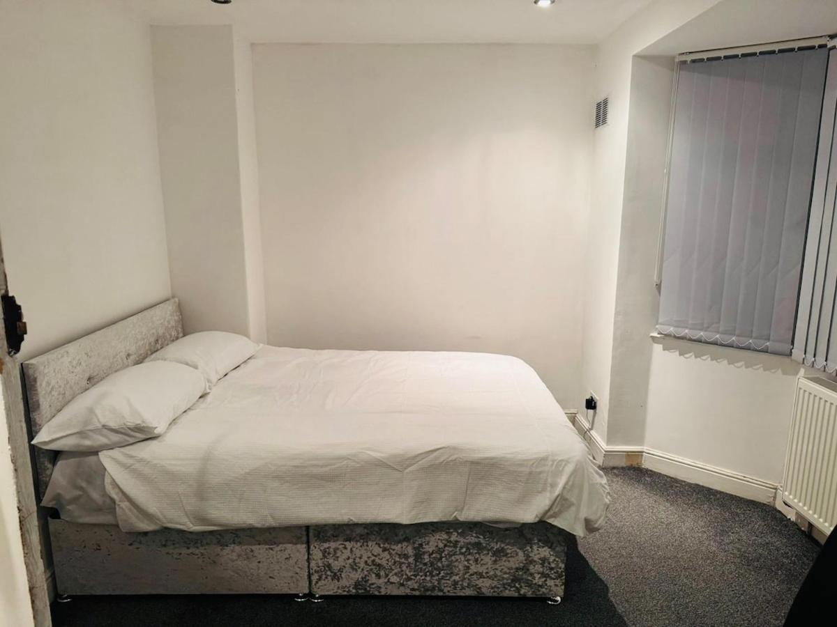 Holiday home Cosy Two Bedroom House In Bradford